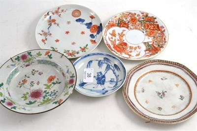 Lot 38 - Chinese pudding bowl, three plates and a Chinese saucer (5)