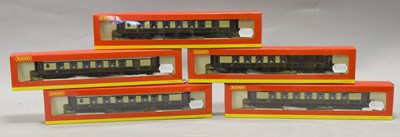 Lot 3253 - Hornby (China) OO Gauge Super Detail Pullman Coaches