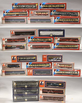 Lot 3274 - Lima OO Gauge A Collection Of Assorted Coaches And Wagons