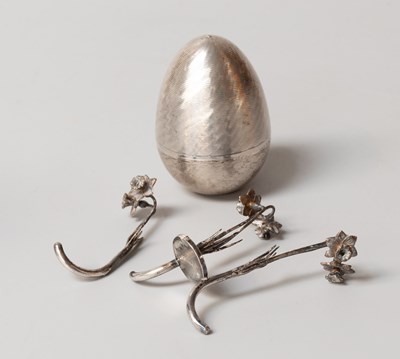 Lot 174 - An Elizabeth II Silver Novelty Egg and Stand,...