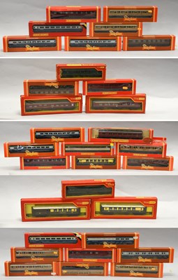 Lot 3257 - Hornby Railways And Triang A Collection Of Assorted Coaches