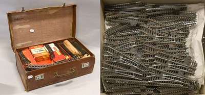 Lot 3283 - Various Manufacturers A Collection Of OO Gauge Items