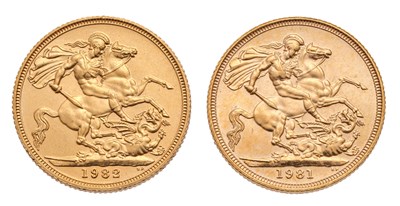 Lot 261 - 2x Elizabeth II, Sovereigns, 1981 and 1982;...