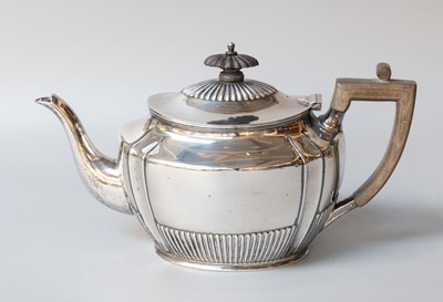 Lot 7 - An Edward VII Silver Teapot, by Henry...