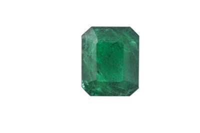 Lot 2284 - A Loose Octagonal Cut Emerald, weighing 6.908...