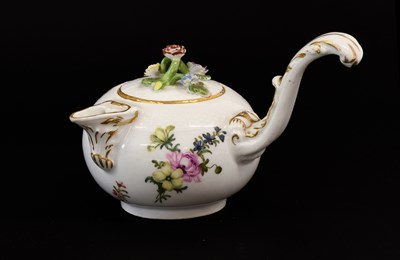 Lot 206 - A Meissen Porcelain Pot and Cover, circa 1750,...