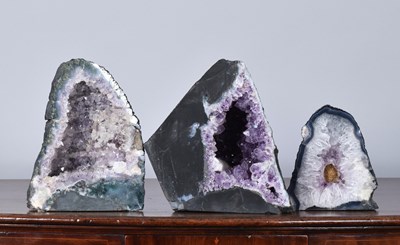 Lot Minerals/Fossils: A Group of Three Amethyst...