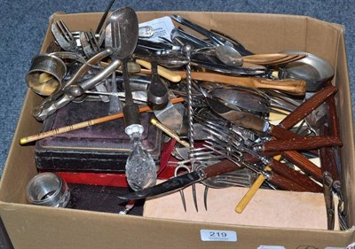 Lot 219 - Plated carving set (cased), plated fish servers (cased) and a quantity of flatware