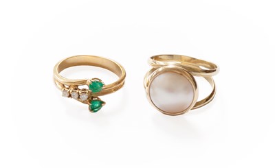 Lot 320 - A Mabe Pearl Ring, the mabe pearl in a yellow...