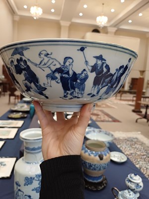 Lot 6 - A Chinese Porcelain Bowl, Qing Dynasty,...