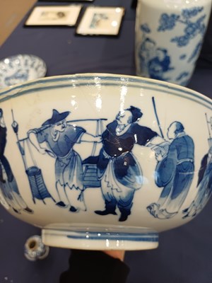 Lot 6 - A Chinese Porcelain Bowl, Qing Dynasty,...