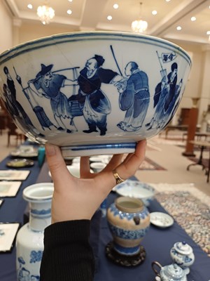Lot 6 - A Chinese Porcelain Bowl, Qing Dynasty,...