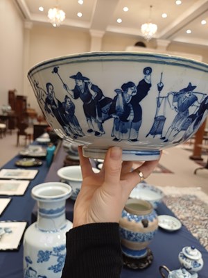 Lot 6 - A Chinese Porcelain Bowl, Qing Dynasty,...