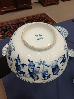 Lot 6 - A Chinese Porcelain Bowl, Qing Dynasty,...