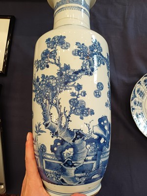 Lot 7 - A Chinese Porcelain Rouleau Vase, Kangxi,...