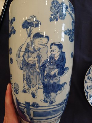 Lot 7 - A Chinese Porcelain Rouleau Vase, Kangxi,...