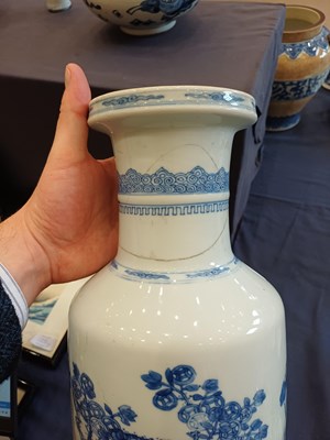 Lot 7 - A Chinese Porcelain Rouleau Vase, Kangxi,...
