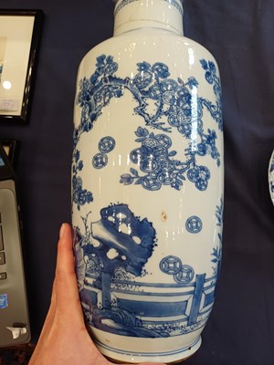 Lot 7 - A Chinese Porcelain Rouleau Vase, Kangxi,...
