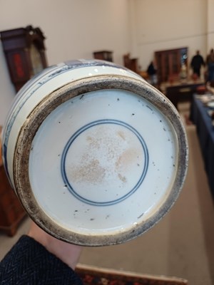 Lot 7 - A Chinese Porcelain Rouleau Vase, Kangxi,...