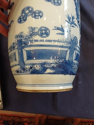 Lot 7 - A Chinese Porcelain Rouleau Vase, Kangxi,...