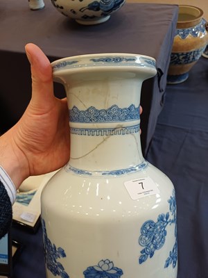 Lot 7 - A Chinese Porcelain Rouleau Vase, Kangxi,...