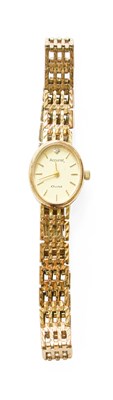 Lot 292 - A Lady's 9 Carat Gold Accurist Wristwatch