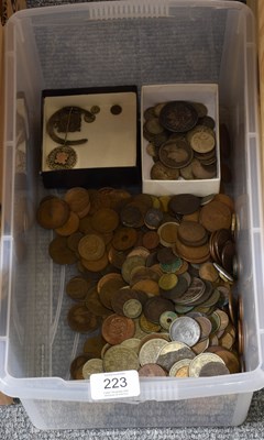 Lot 223 - A Collection of British and World Coins, to...