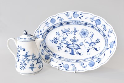 Lot 189 - A 20th Century Meissen Onion Pattern Porcelain...