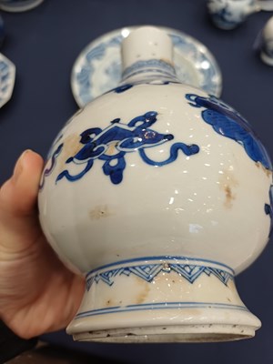 Lot 9 - A Chinese Porcelain Bottle Vase, Kangxi,...