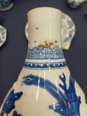 Lot 9 - A Chinese Porcelain Bottle Vase, Kangxi,...