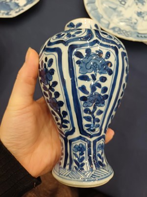 Lot 9 - A Chinese Porcelain Bottle Vase, Kangxi,...
