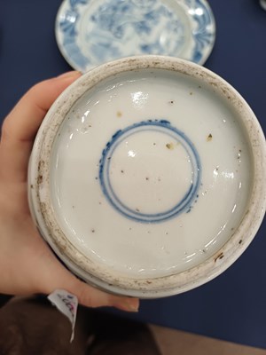 Lot 9 - A Chinese Porcelain Bottle Vase, Kangxi,...