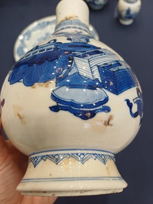 Lot 9 - A Chinese Porcelain Bottle Vase, Kangxi,...