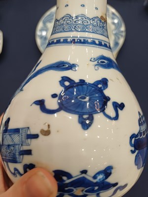 Lot 9 - A Chinese Porcelain Bottle Vase, Kangxi,...