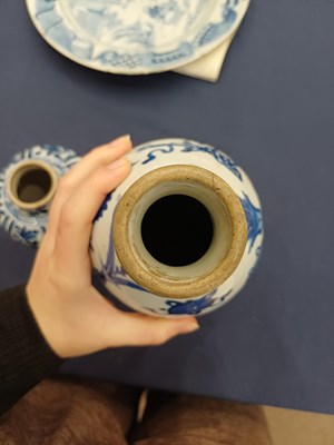Lot 9 - A Chinese Porcelain Bottle Vase, Kangxi,...