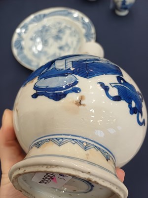 Lot 9 - A Chinese Porcelain Bottle Vase, Kangxi,...