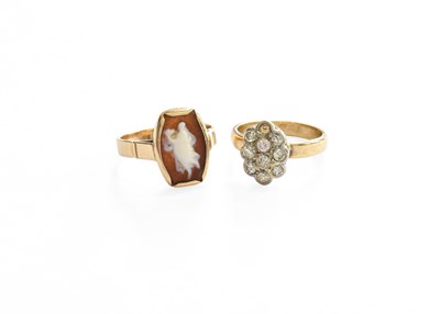 Lot 371 - A Diamond Cluster Ring, the plaque set...