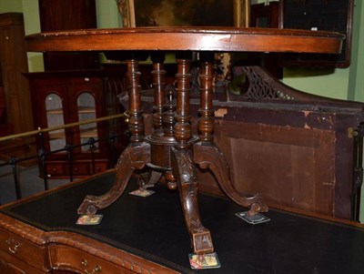 Lot 447 - Victorian walnut oval table