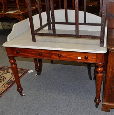 Lot 464 - A Victorian mahogany marble top washstand