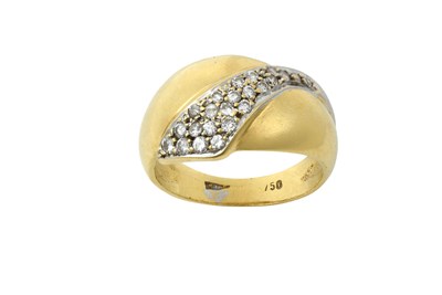 Lot 2213 - A Diamond Ring the yellow tapered band,...