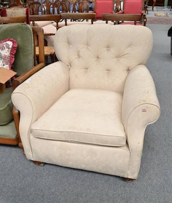 Lot 497 - An early 20th century easy chair with button back