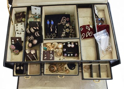 Lot 423 - A Quantity of Jewellery and Findings,...