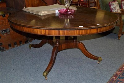 Lot 587 - A Regency style pedestal breakfast table, on four pillar supports, 150cm diameter