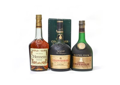 Lot 4087 - Hennessy 3 Star Very Special Cognac (one...