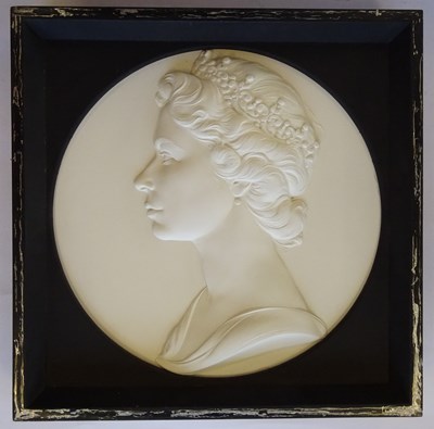 Lot 29 - Arnold Machin QEII Model