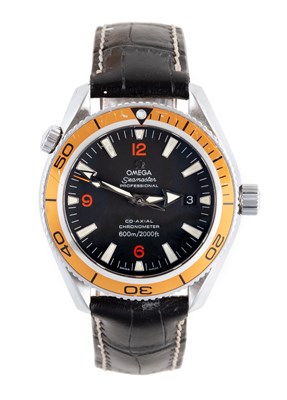 Lot 2189 - Omega: A Stainless Steel Automatic Calendar...