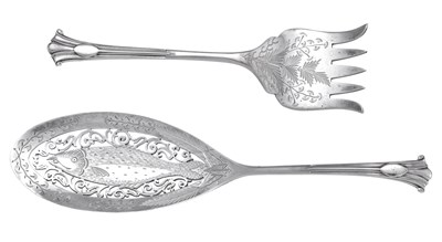 Lot 43 - A Cased Pair of Edward VII Small Silver Fish-Servers