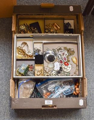 Lot 254 - A Quantity of Costume Jewellery, including...