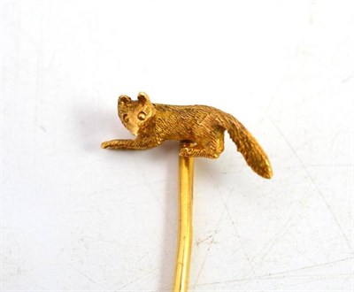 Lot 194 - Gold fox stick pin