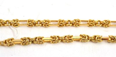 Lot 199 - A 9ct gold fancy link chain